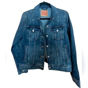 Classic Levi’s Denim Trucker Jacket ￼